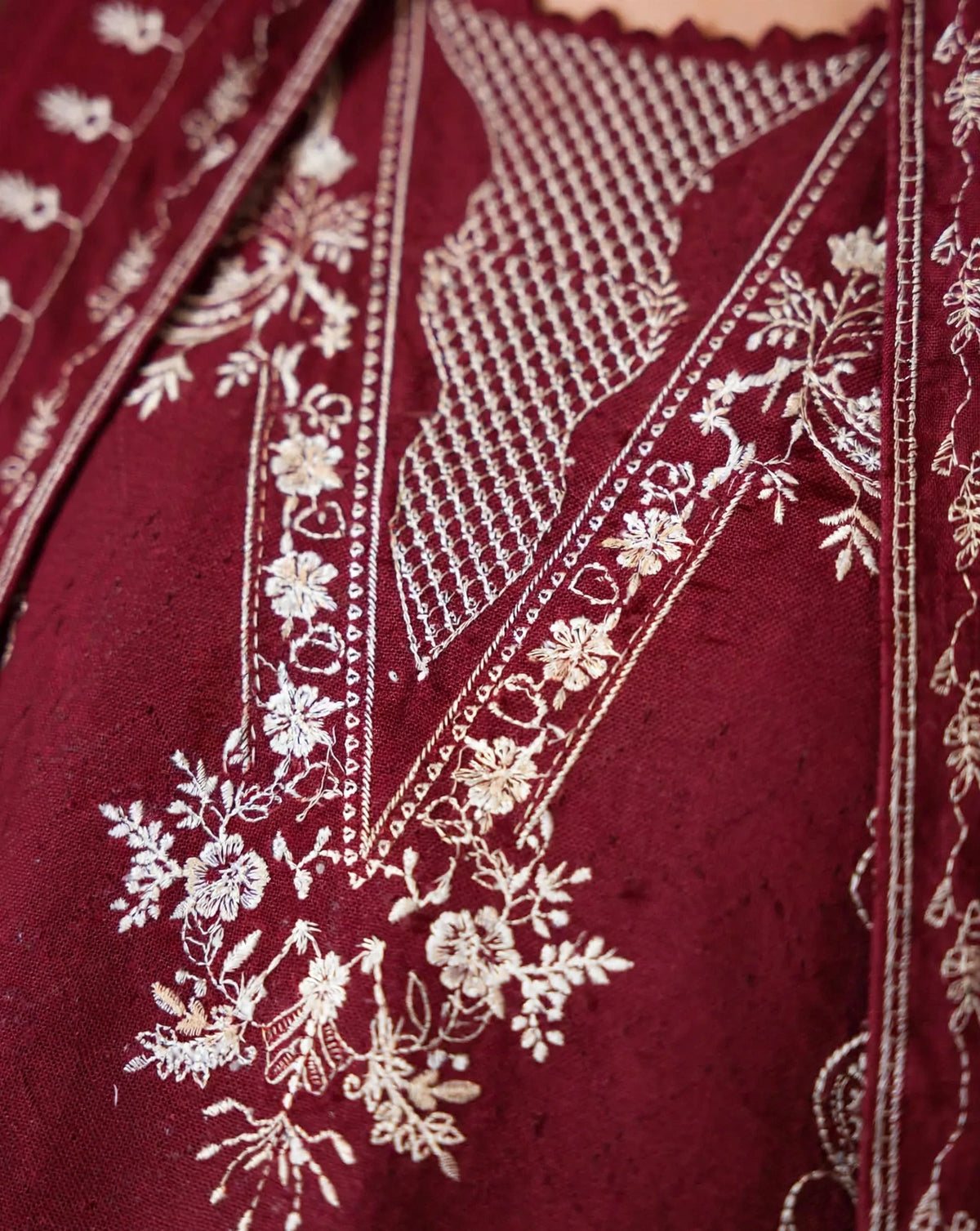 Maroon Chandni — Maroon White Embroidered Dhanak 3-Piece | VN-029