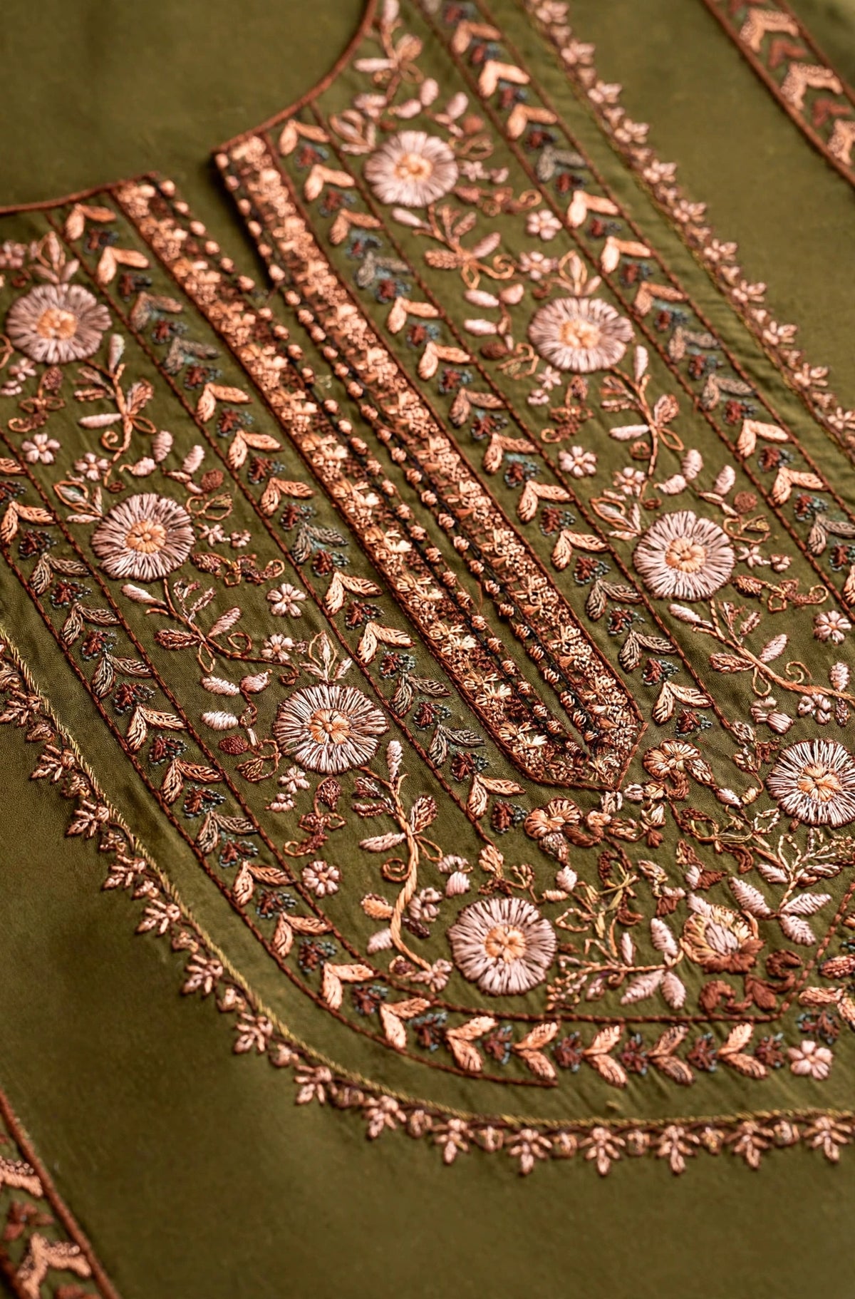Olive Bronze Floral Embroidered Dhanak 3-Piece | VN-037