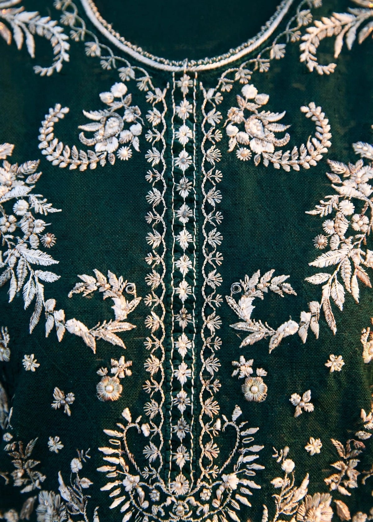 Emerald White Thread Embroidered Dhanak 3-Piece | VN-040