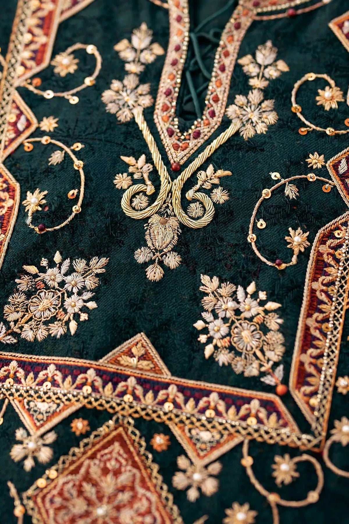Emerald Diamond — Green Embroidered Dhanak 3-Piece | VN-033