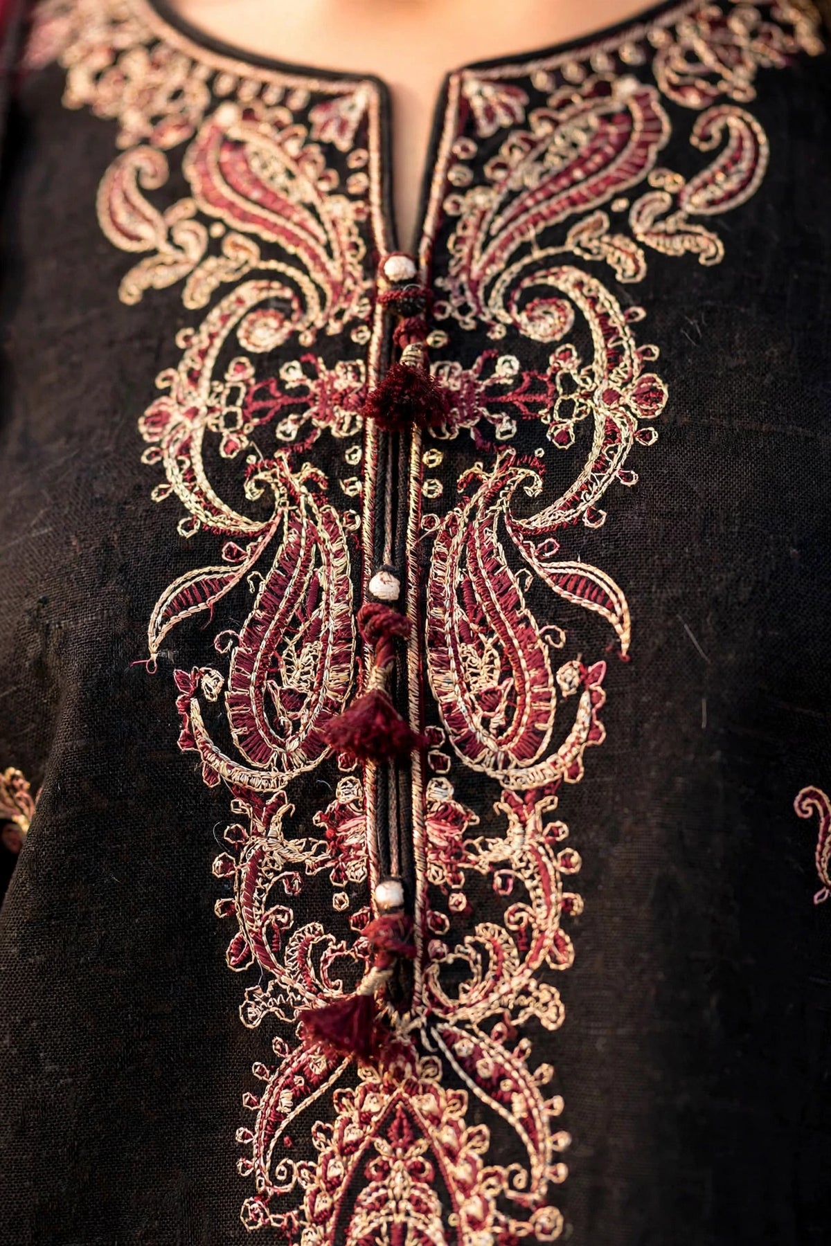 Black Gold Paisley Embroidered Dhanak 3-Piece | VN-038